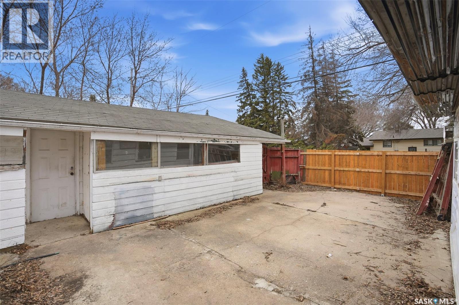 1721 E Avenue N, Saskatoon, SK - Outdoor