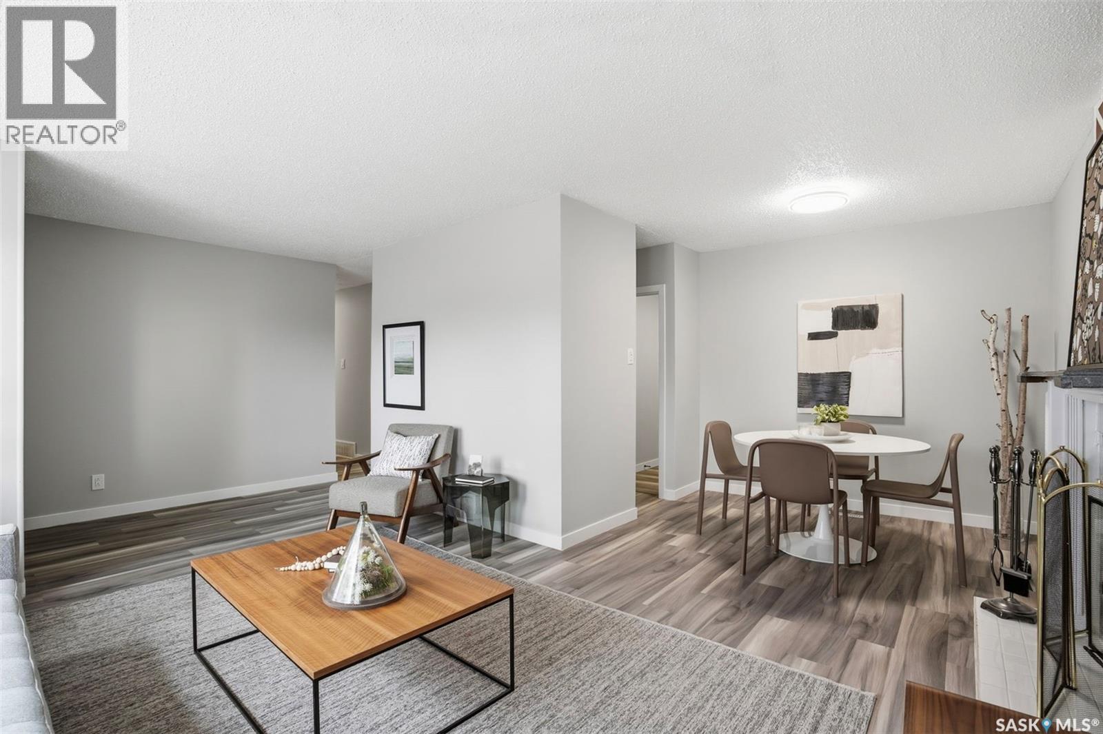 1721 E Avenue N, Saskatoon, SK - Indoor Photo Showing Living Room