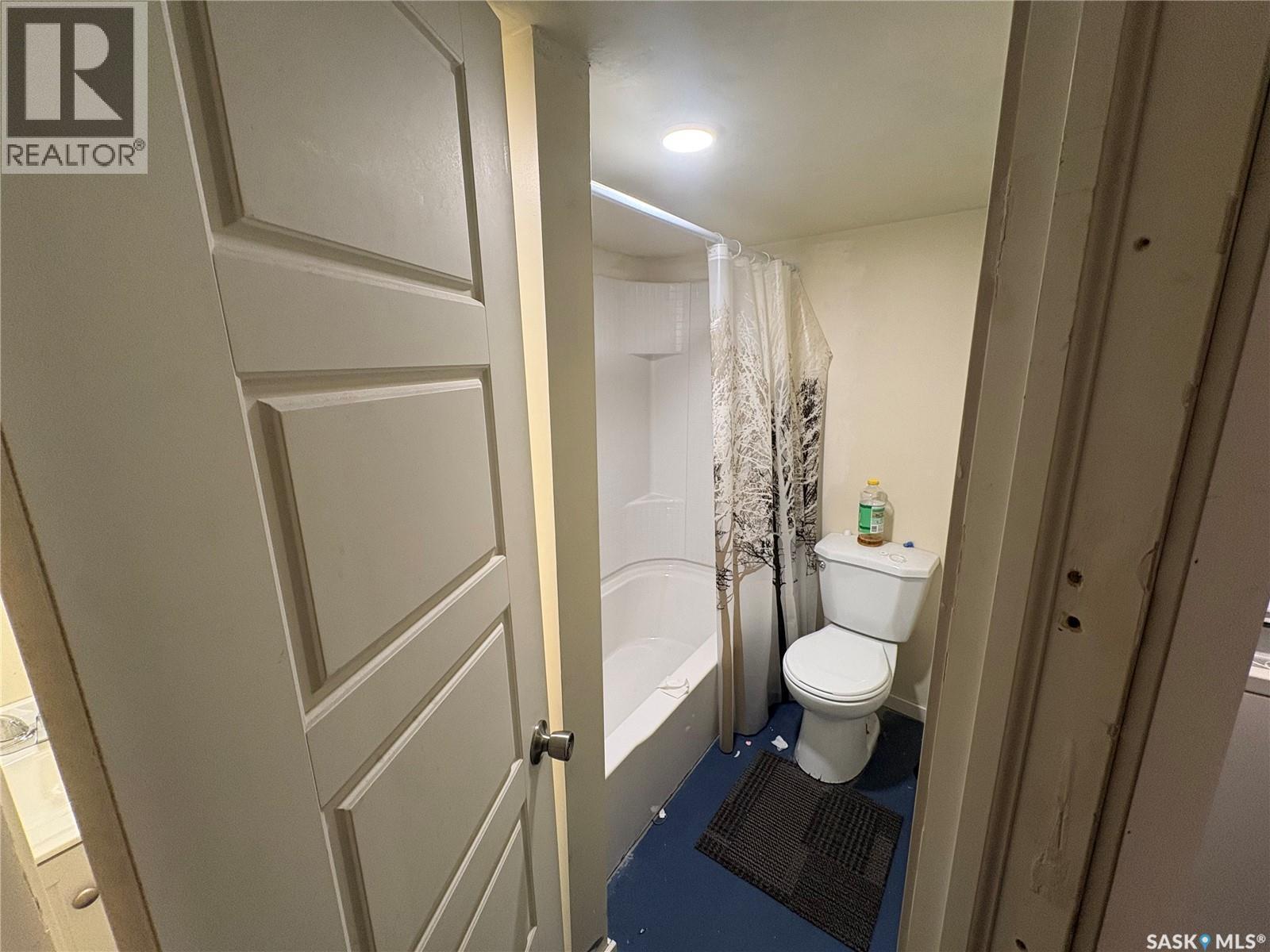1125 Idylwyld Drive N, Saskatoon, SK - Indoor Photo Showing Bathroom
