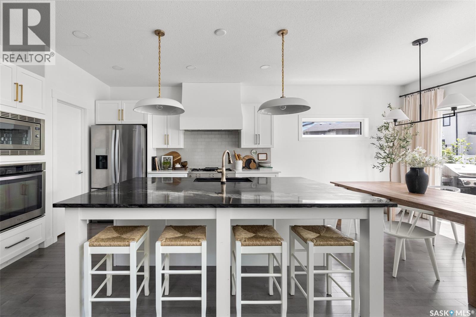 5196 Aviator Crescent, Regina, SK - Indoor Photo Showing Kitchen With Stainless Steel Kitchen With Upgraded Kitchen