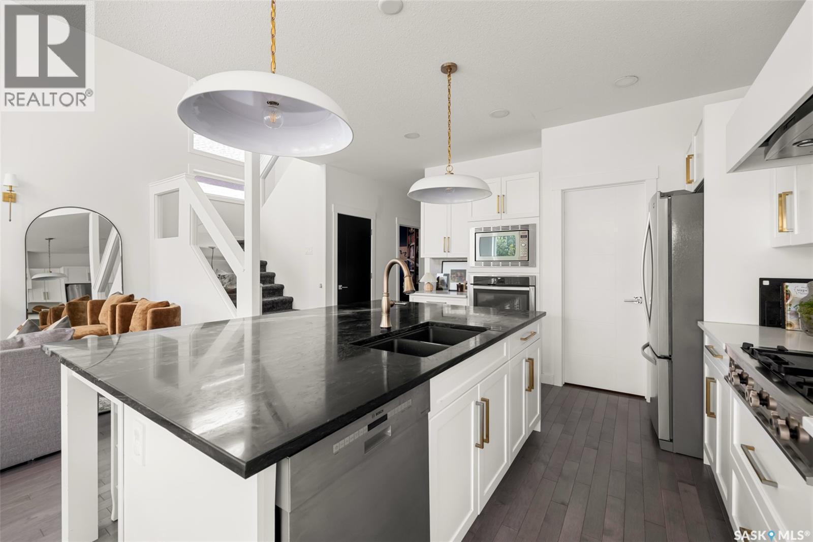 5196 Aviator Crescent, Regina, SK - Indoor Photo Showing Kitchen With Stainless Steel Kitchen With Double Sink With Upgraded Kitchen