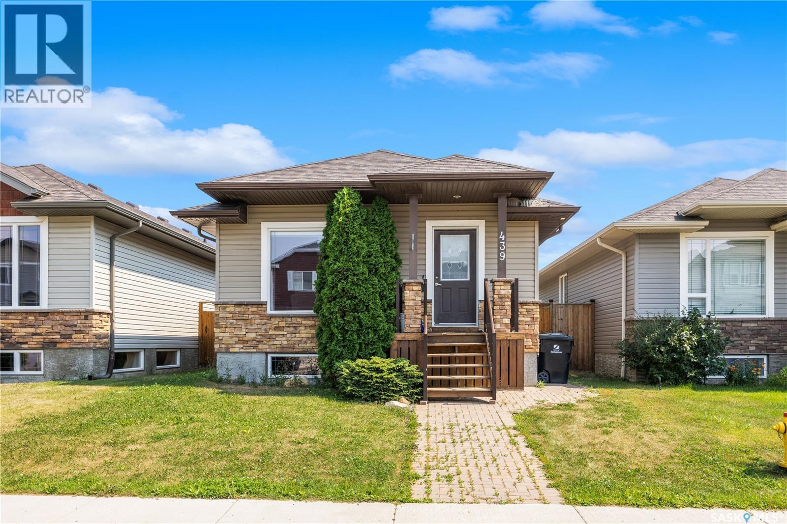 439 Coad Manor, Saskatoon, SK - Outdoor