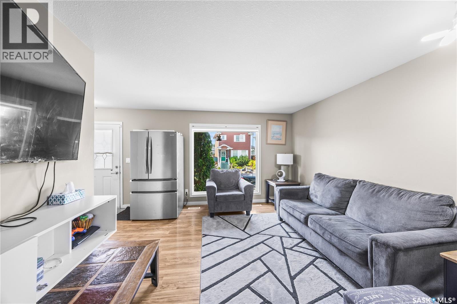 439 Coad Manor, Saskatoon, SK - Indoor Photo Showing Living Room
