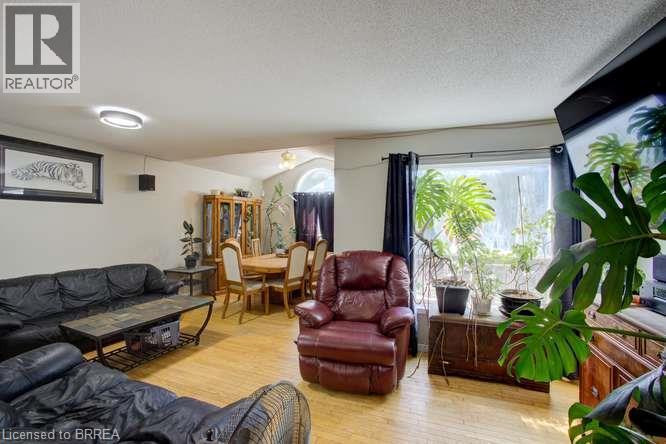 223 Melran Drive, Cambridge, ON - Indoor Photo Showing Living Room