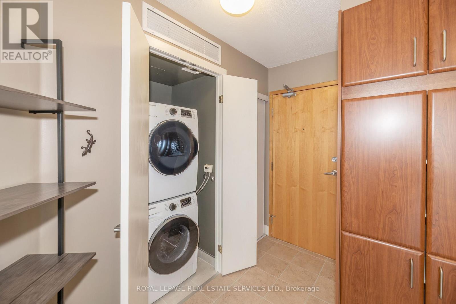 Ensuite Laundry - 707 - 550 Queens Quay W, Toronto, ON - Indoor Photo Showing Laundry Room