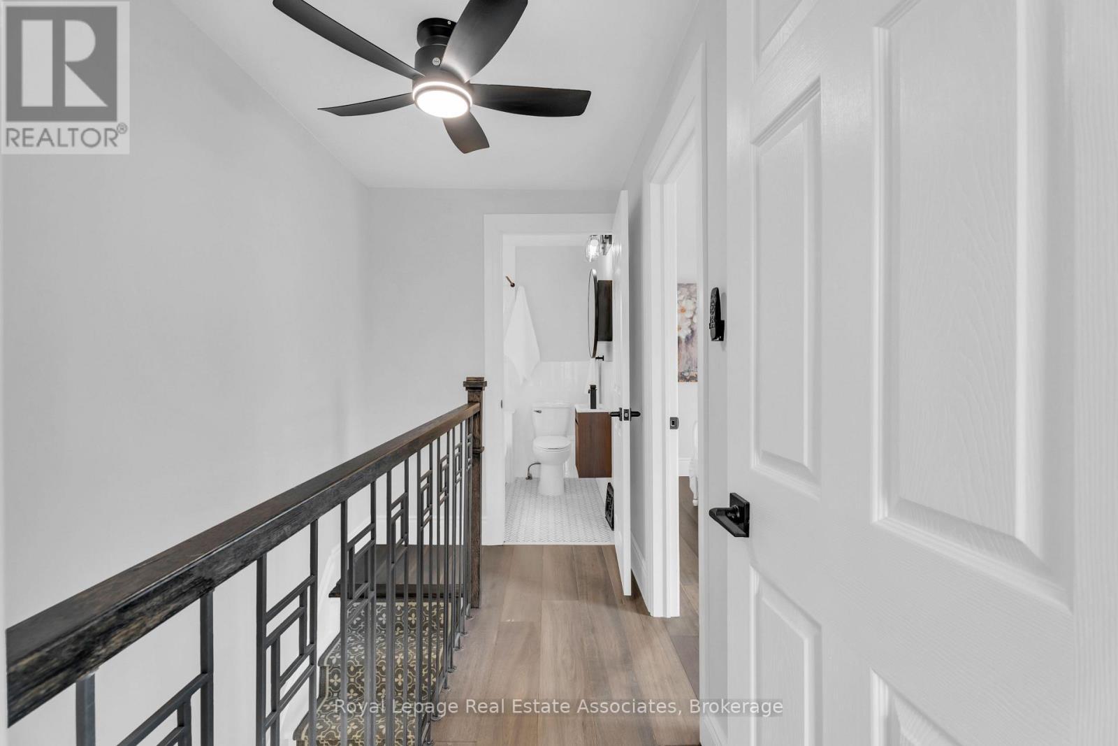 10 Gordon Street, Hamilton, ON - Indoor Photo Showing Other Room