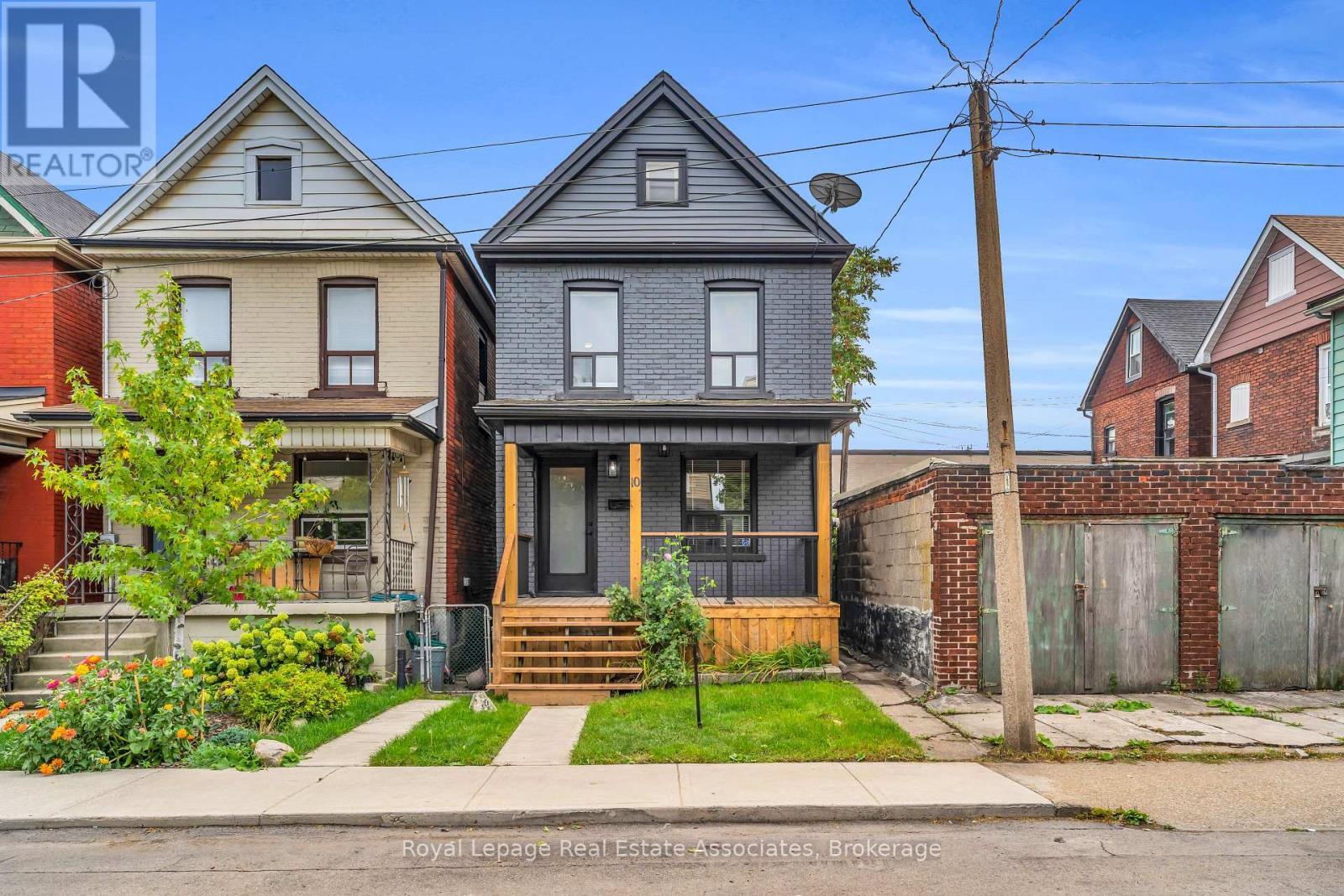 10 Gordon Street, Hamilton, ON - Outdoor With Deck Patio Veranda With Facade