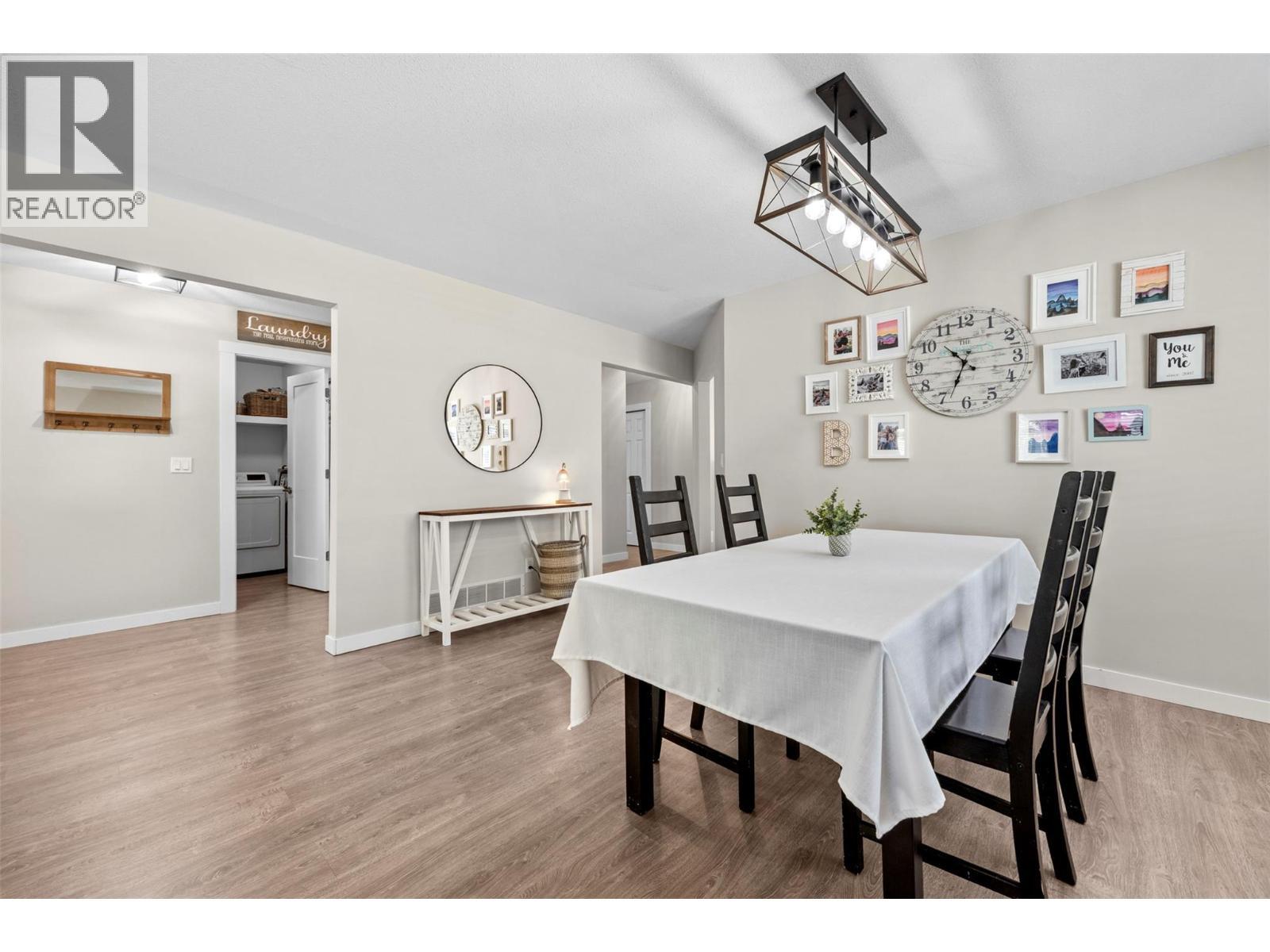 377 Sumac Road E, Kelowna, BC - Indoor Photo Showing Dining Room