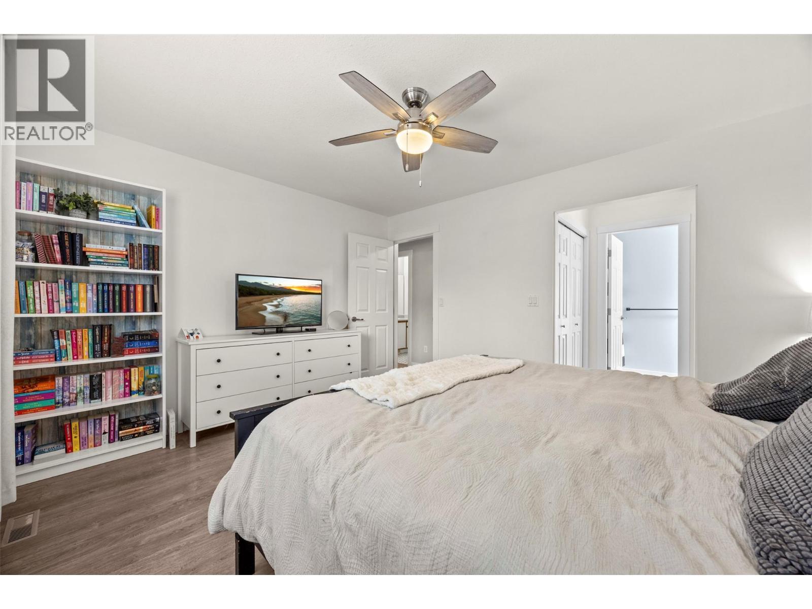 377 Sumac Road E, Kelowna, BC - Indoor Photo Showing Bedroom