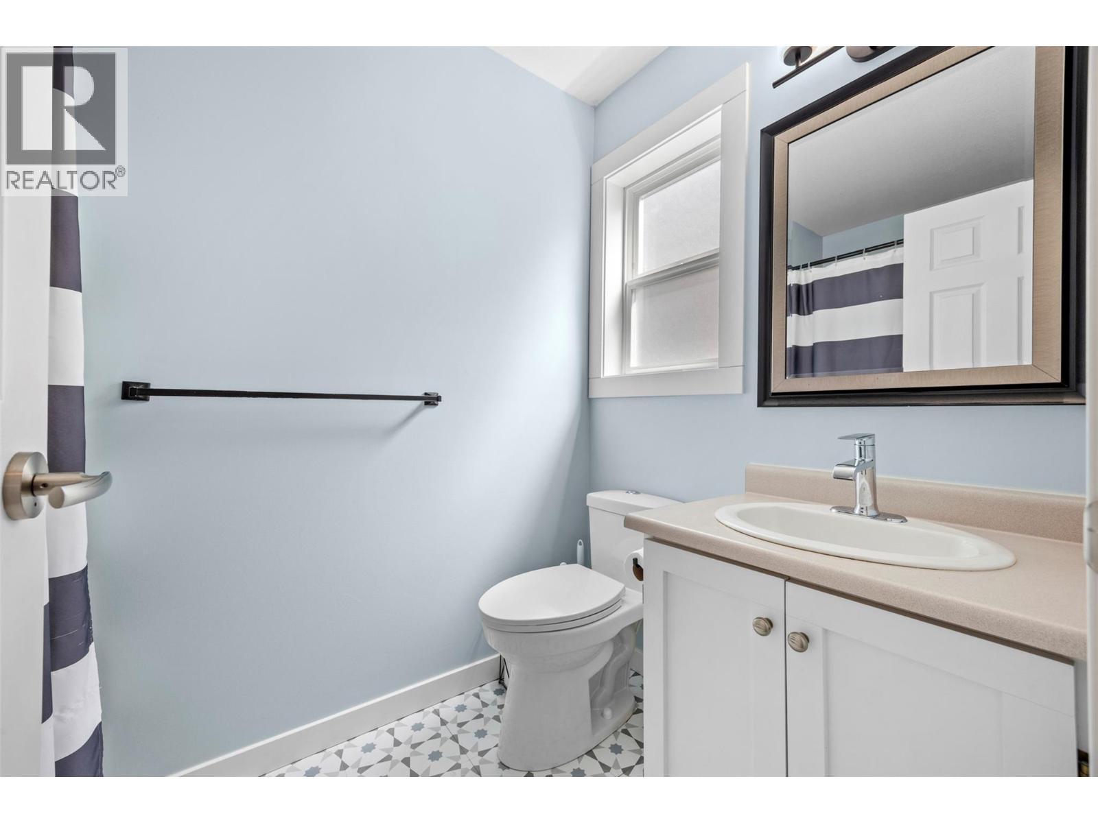377 Sumac Road E, Kelowna, BC - Indoor Photo Showing Bathroom
