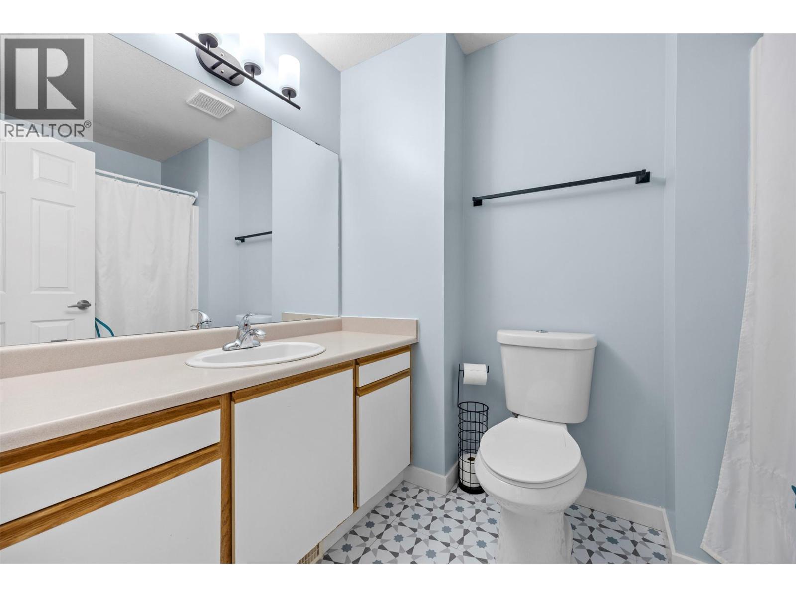 377 Sumac Road E, Kelowna, BC - Indoor Photo Showing Bathroom