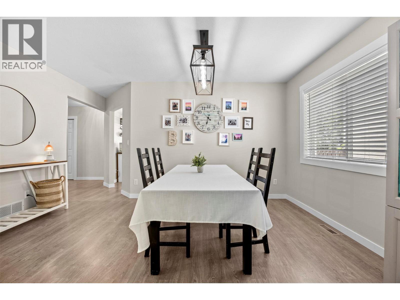 377 Sumac Road E, Kelowna, BC - Indoor Photo Showing Dining Room