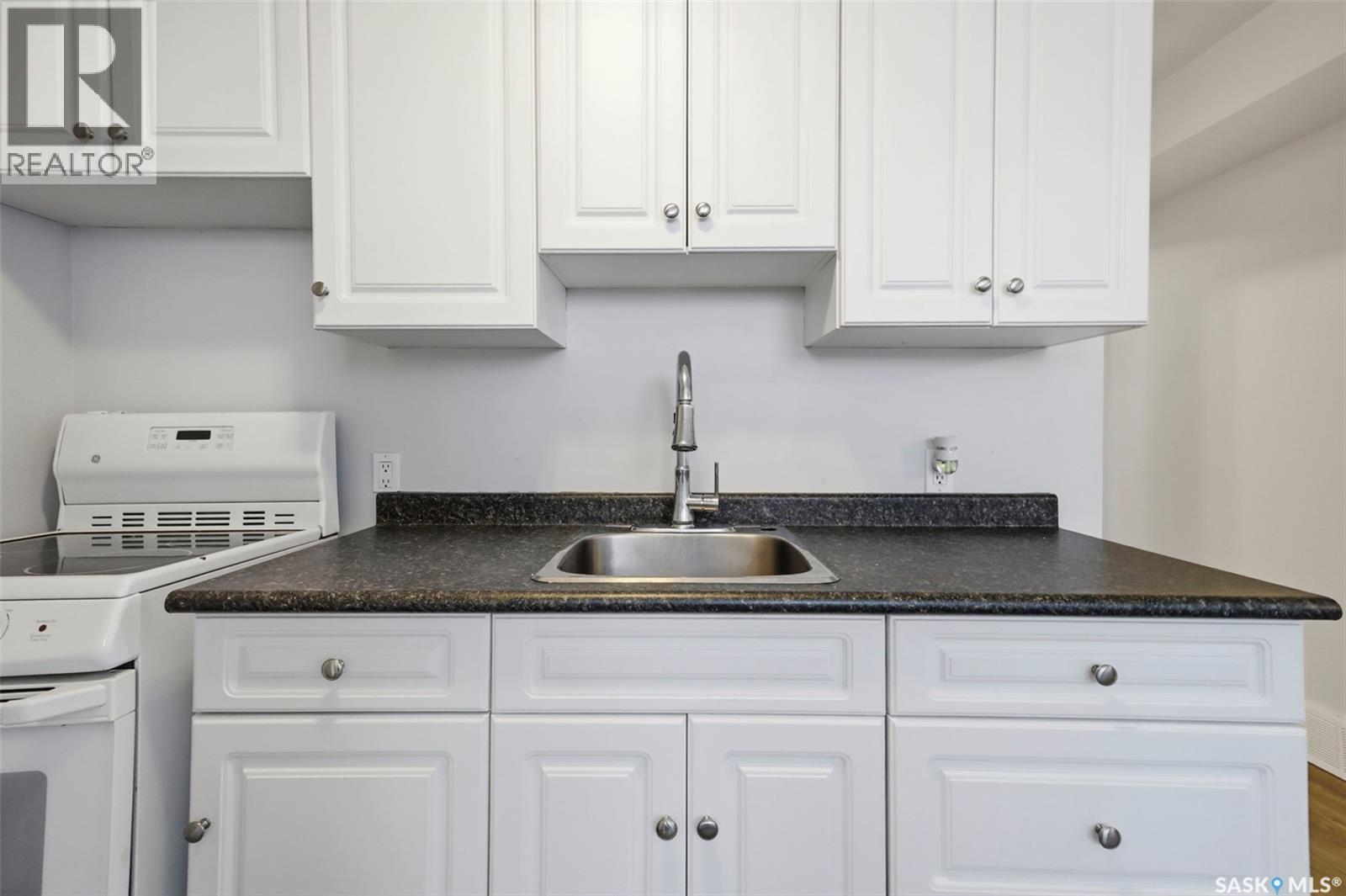 816 Empress Street, Saskatoon, SK - Indoor Photo Showing Kitchen