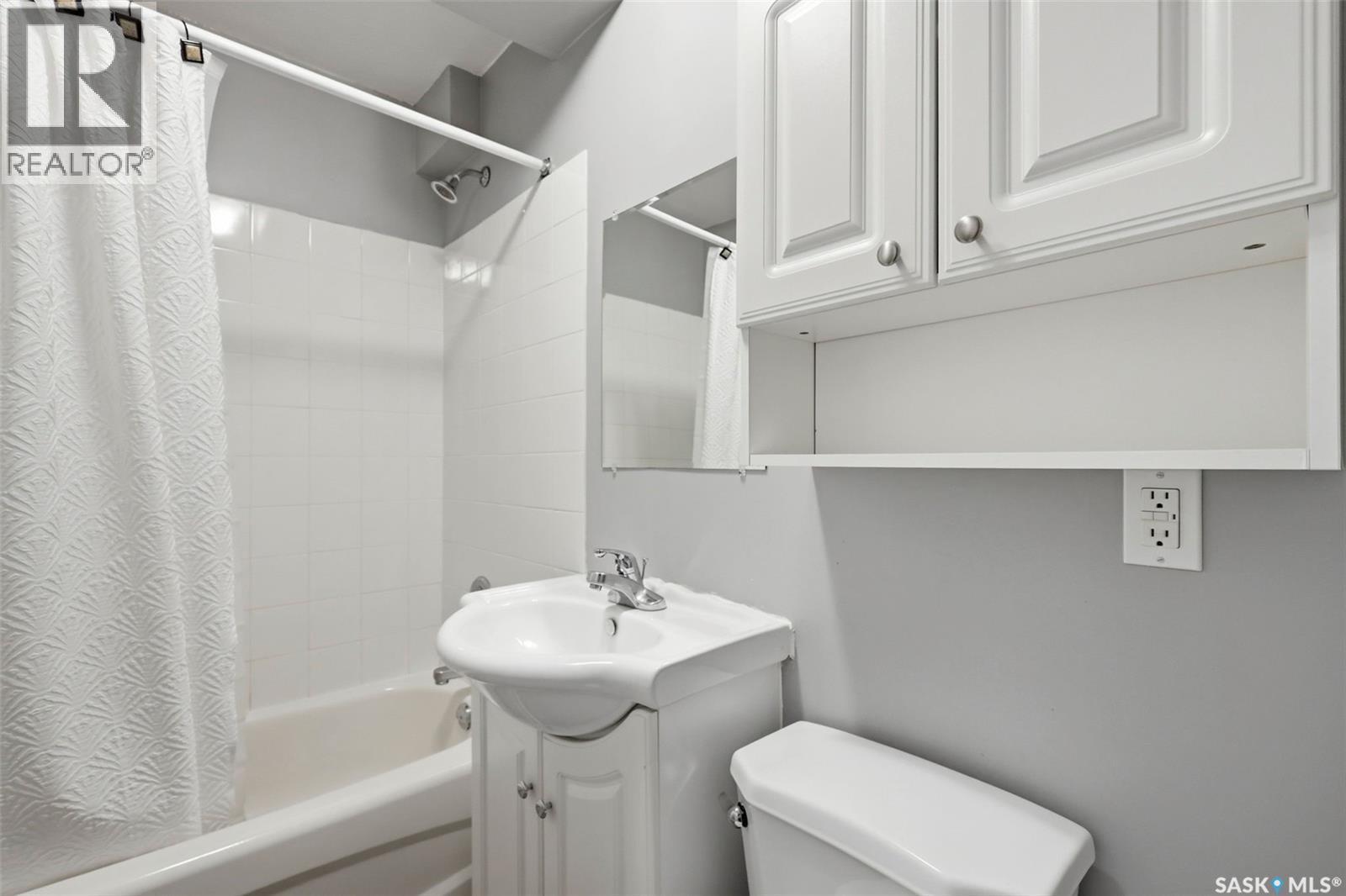 816 Empress Street, Saskatoon, SK - Indoor Photo Showing Bathroom