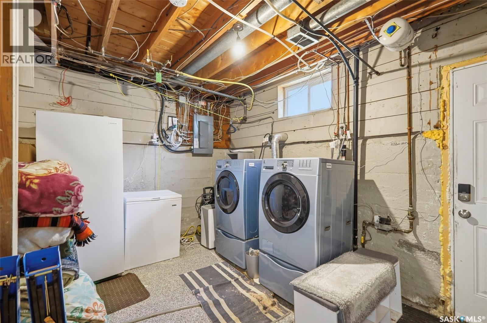 816 Empress Street, Saskatoon, SK - Indoor Photo Showing Laundry Room