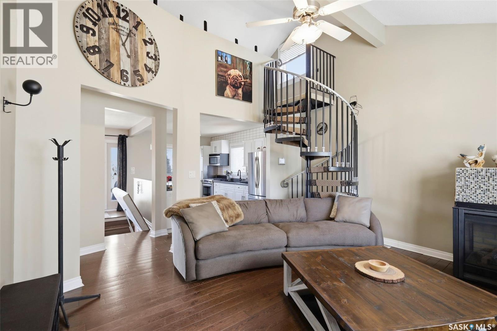 816 Empress Street, Saskatoon, SK - Indoor Photo Showing Living Room With Fireplace