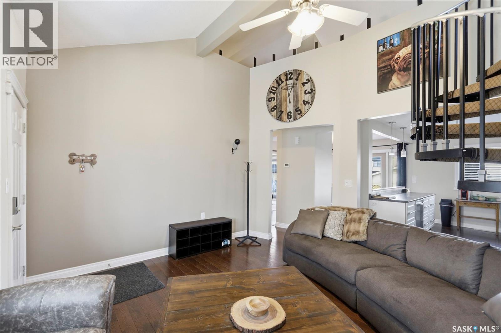 816 Empress Street, Saskatoon, SK - Indoor Photo Showing Living Room