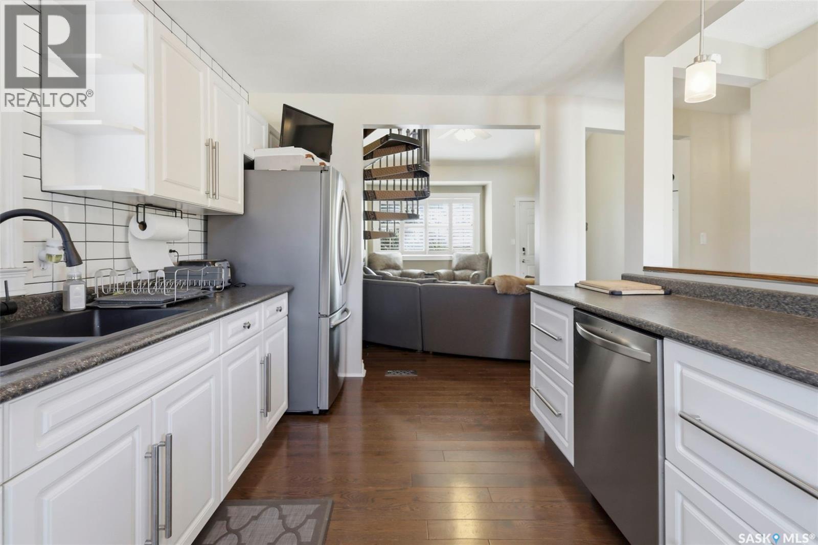 816 Empress Street, Saskatoon, SK - Indoor Photo Showing Kitchen With Double Sink