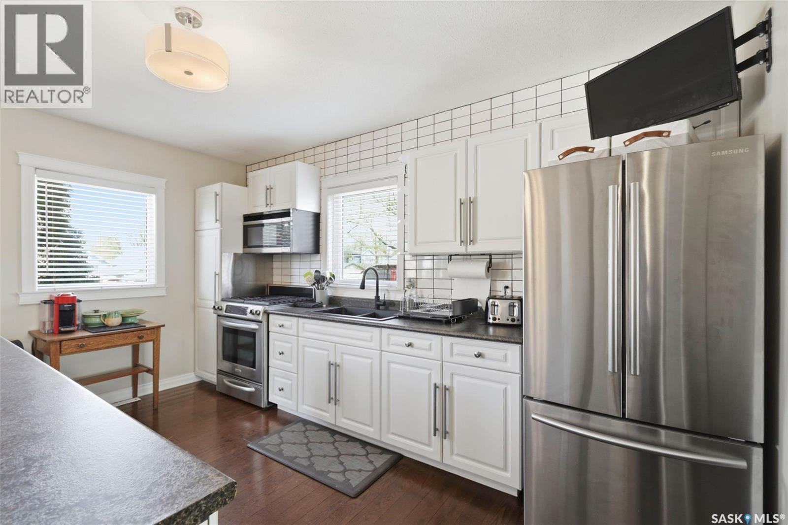 816 Empress Street, Saskatoon, SK - Indoor Photo Showing Kitchen With Double Sink