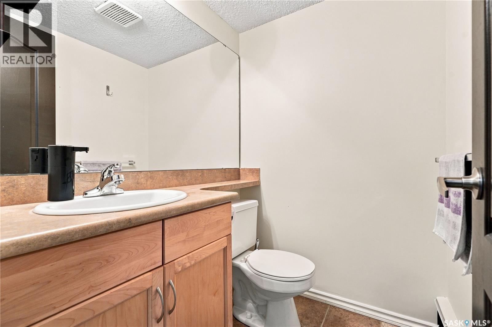 108G 1121 Mckercher Drive, Saskatoon, SK - Indoor Photo Showing Bathroom