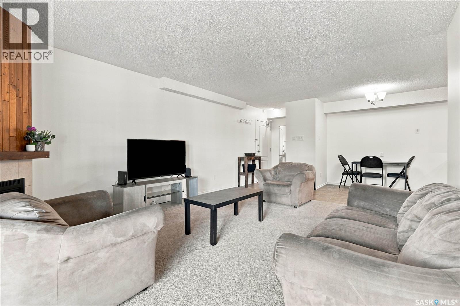 108G 1121 Mckercher Drive, Saskatoon, SK - Indoor Photo Showing Living Room