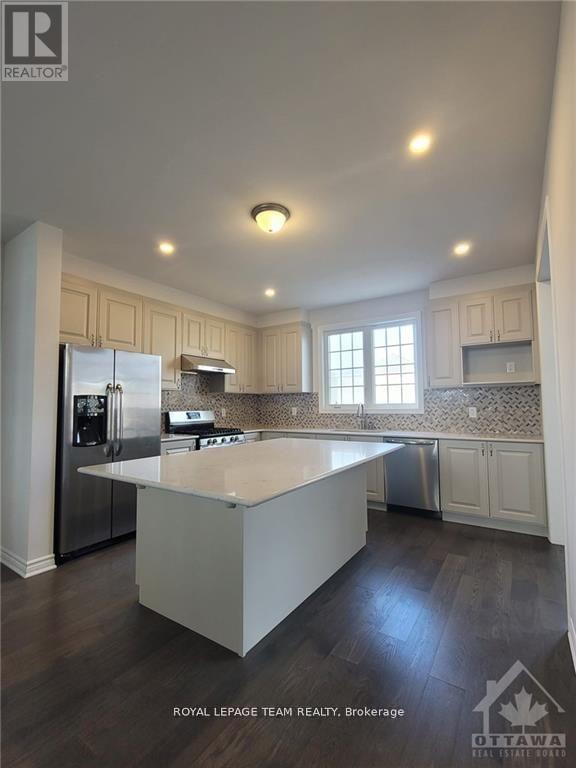 114 Bartonia Circle, Ottawa, ON - Indoor Photo Showing Kitchen With Upgraded Kitchen