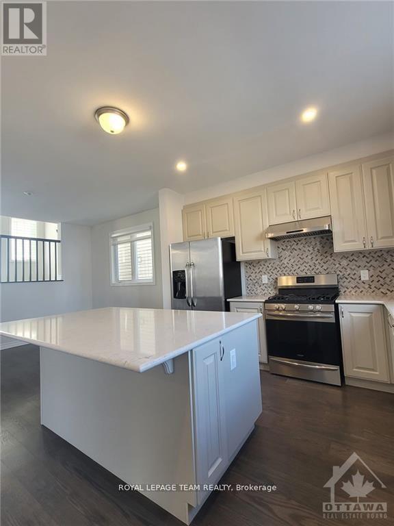 114 Bartonia Circle, Ottawa, ON - Indoor Photo Showing Kitchen With Double Sink With Upgraded Kitchen