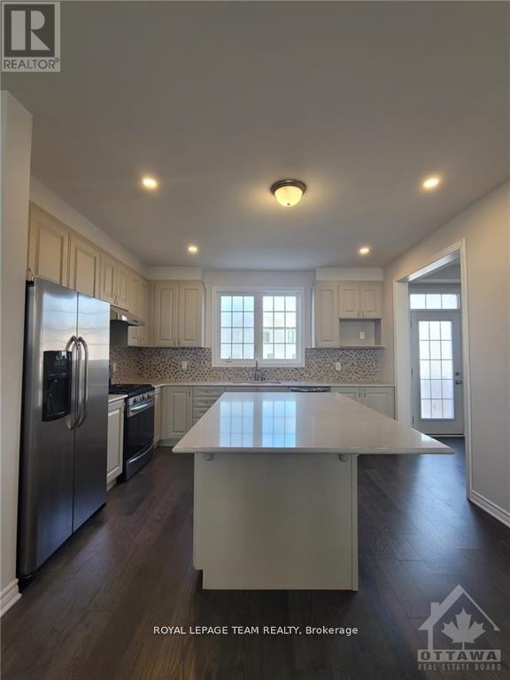 114 Bartonia Circle, Ottawa, ON - Indoor Photo Showing Kitchen With Upgraded Kitchen