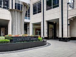 2714 - 763 BAY STREET Toronto, ON M5G 2R3