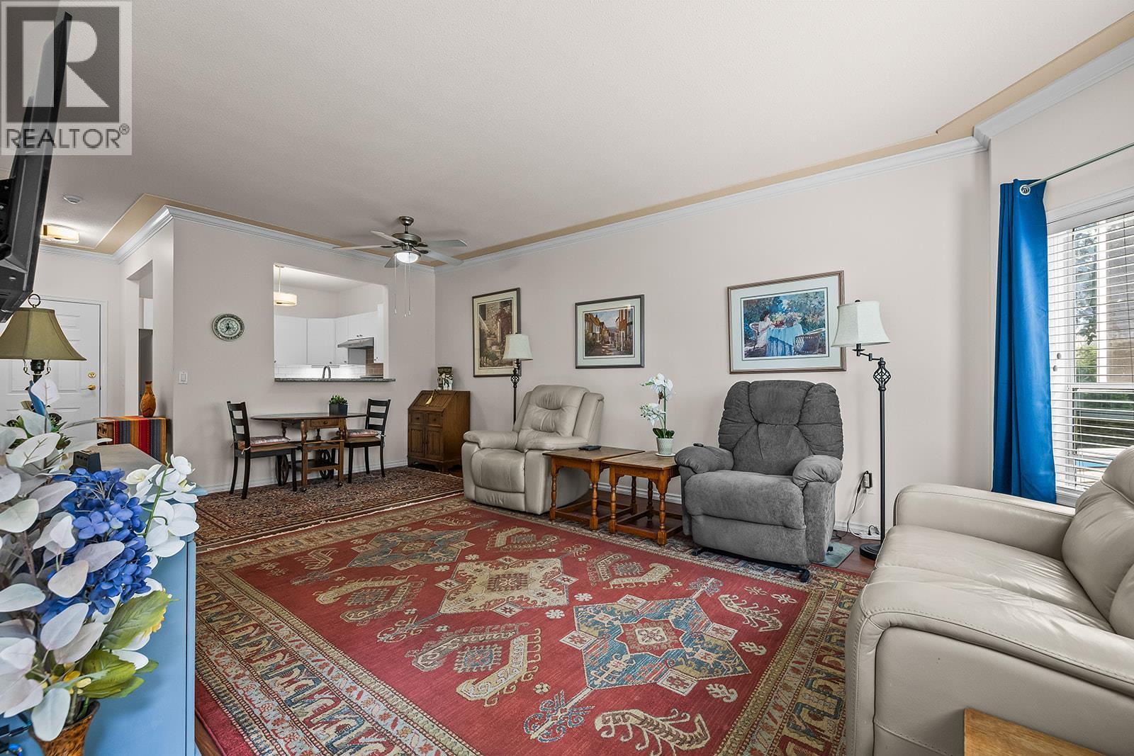 877 Klo Road Unit# 112, Kelowna, BC - Indoor Photo Showing Living Room