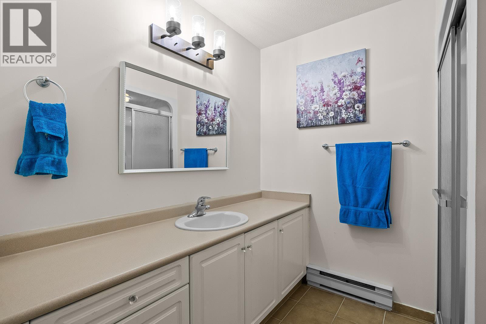 877 Klo Road Unit# 112, Kelowna, BC - Indoor Photo Showing Bathroom