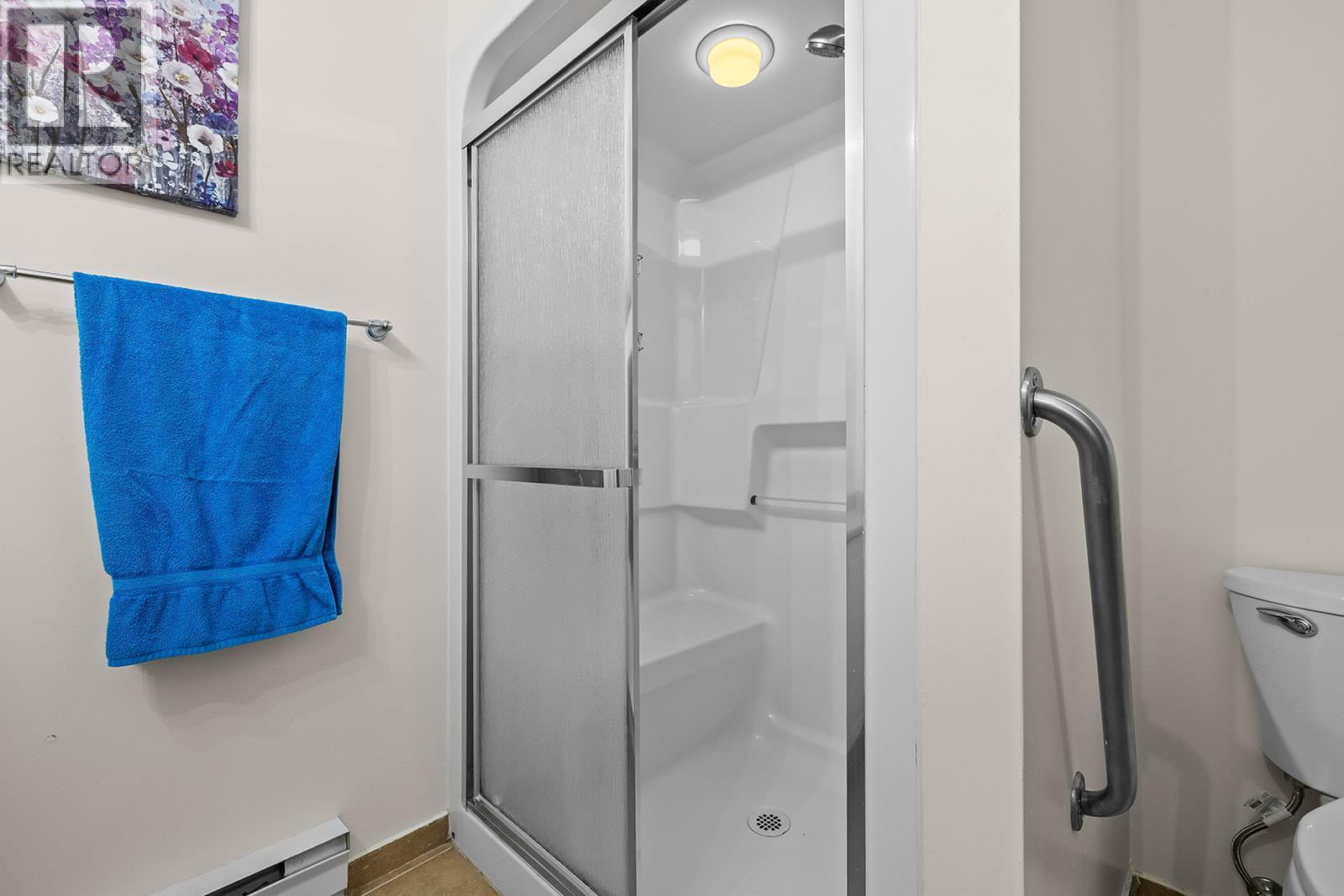 877 Klo Road Unit# 112, Kelowna, BC - Indoor Photo Showing Bathroom