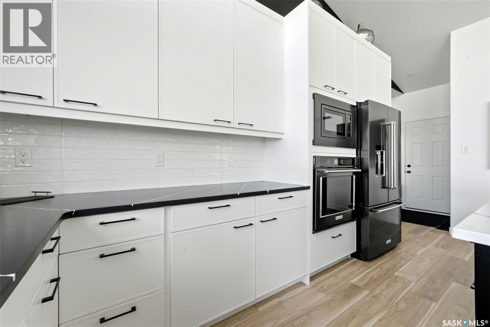 232 Edgewood Drive, Buena Vista, SK - Indoor Photo Showing Kitchen