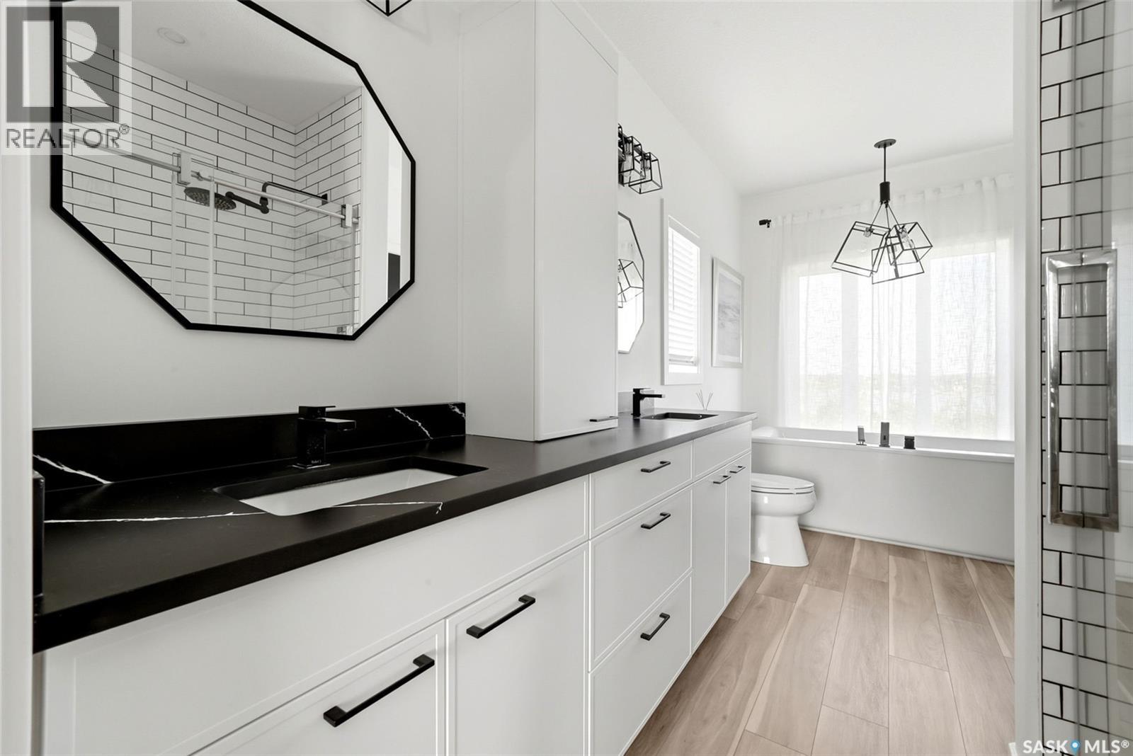 232 Edgewood Drive, Buena Vista, SK - Indoor Photo Showing Bathroom