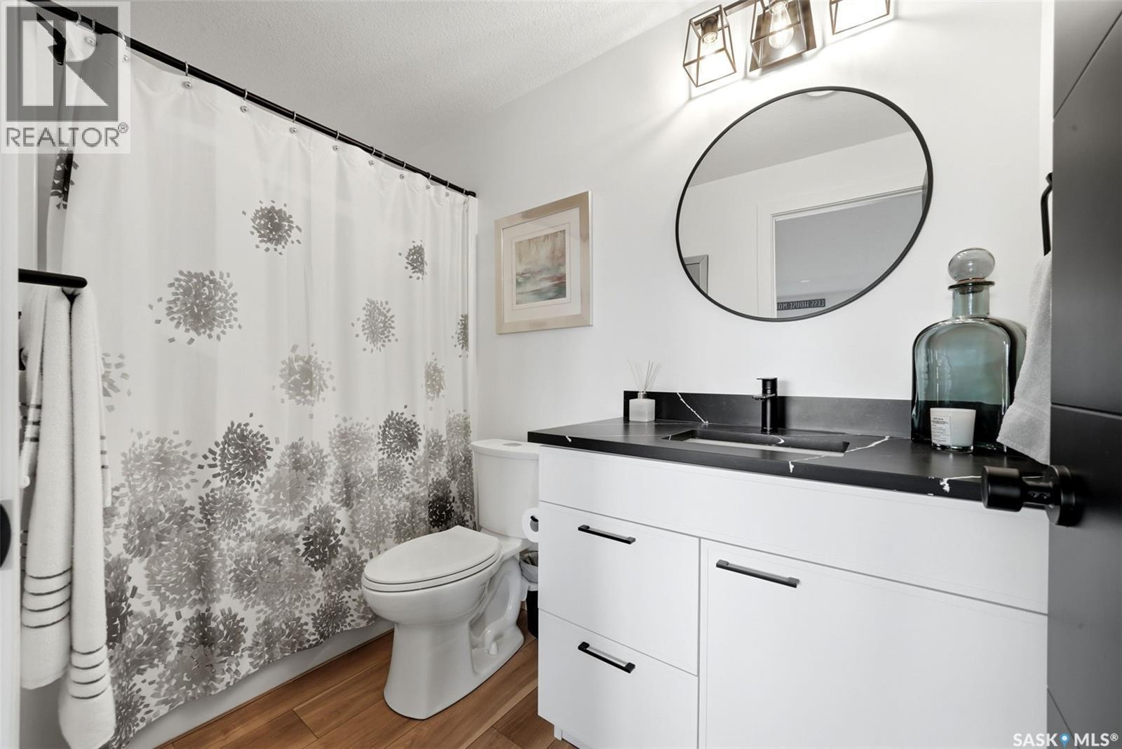 232 Edgewood Drive, Buena Vista, SK - Indoor Photo Showing Bathroom