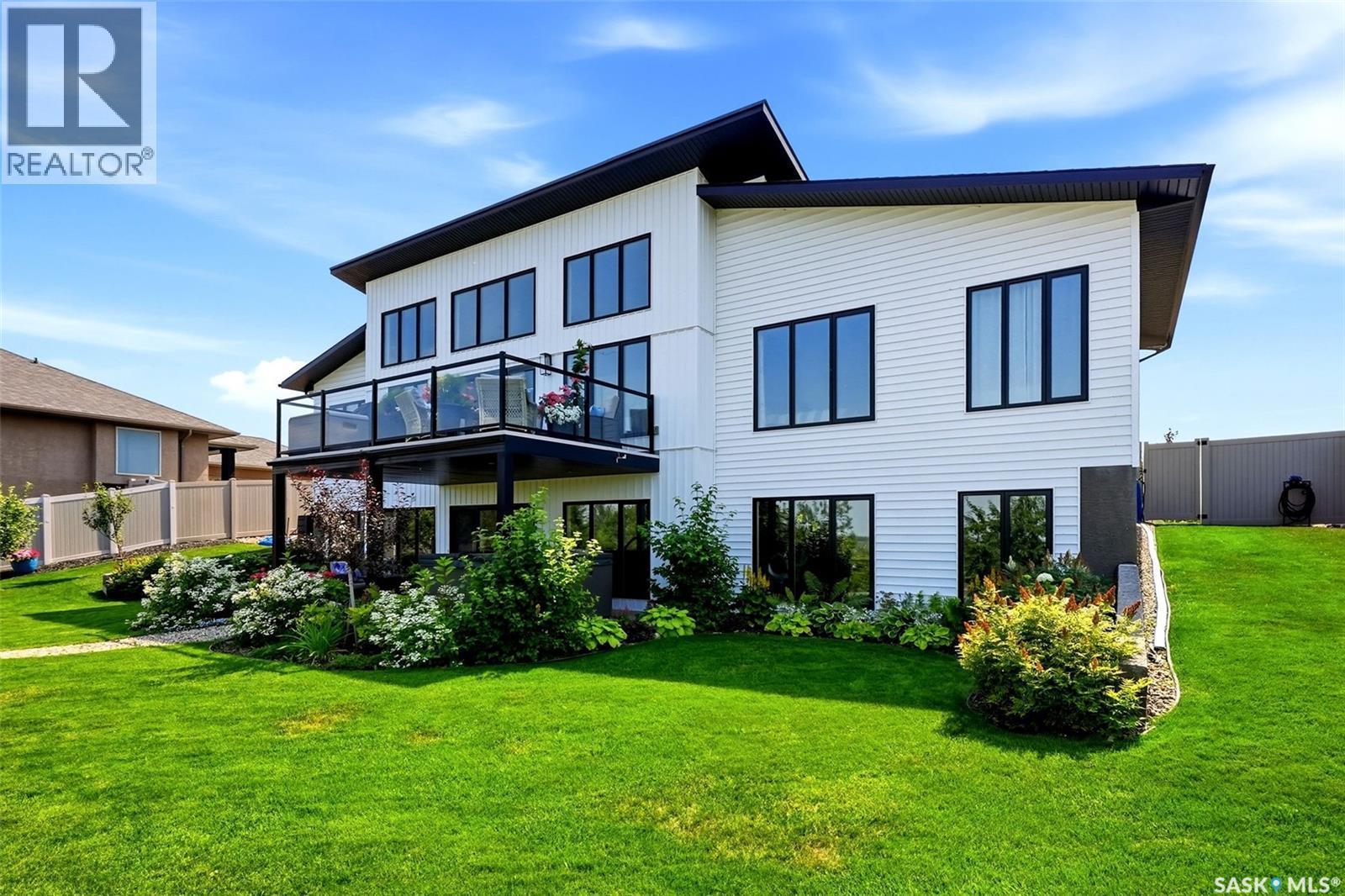 232 Edgewood Drive, Buena Vista, SK - Outdoor