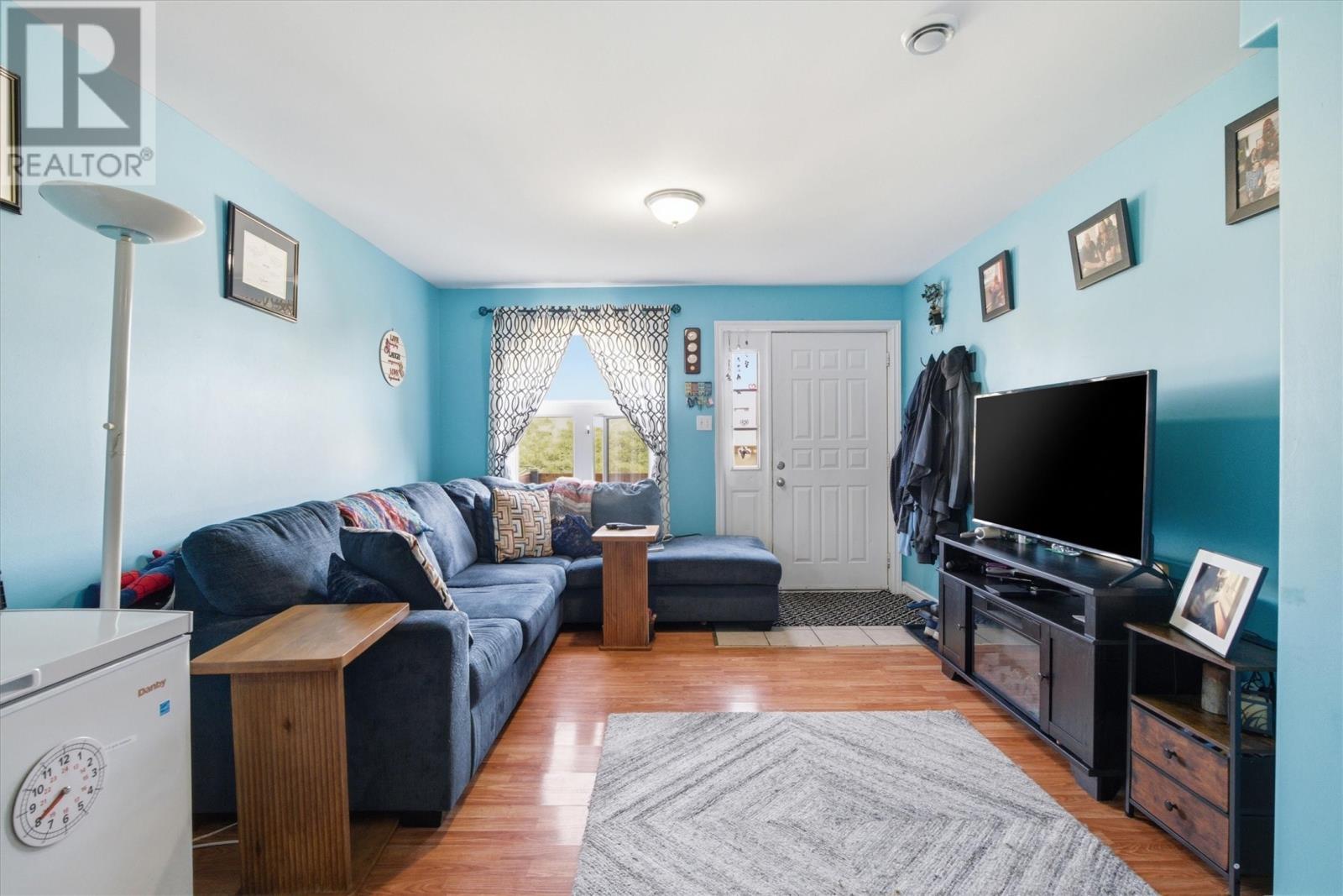 134 St. Thomas Line, Paradise, NL - Indoor Photo Showing Living Room