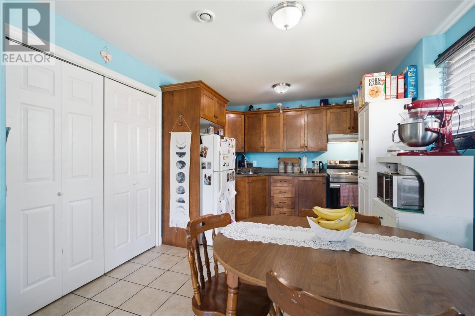 134 St. Thomas Line, Paradise, NL - Indoor Photo Showing Kitchen