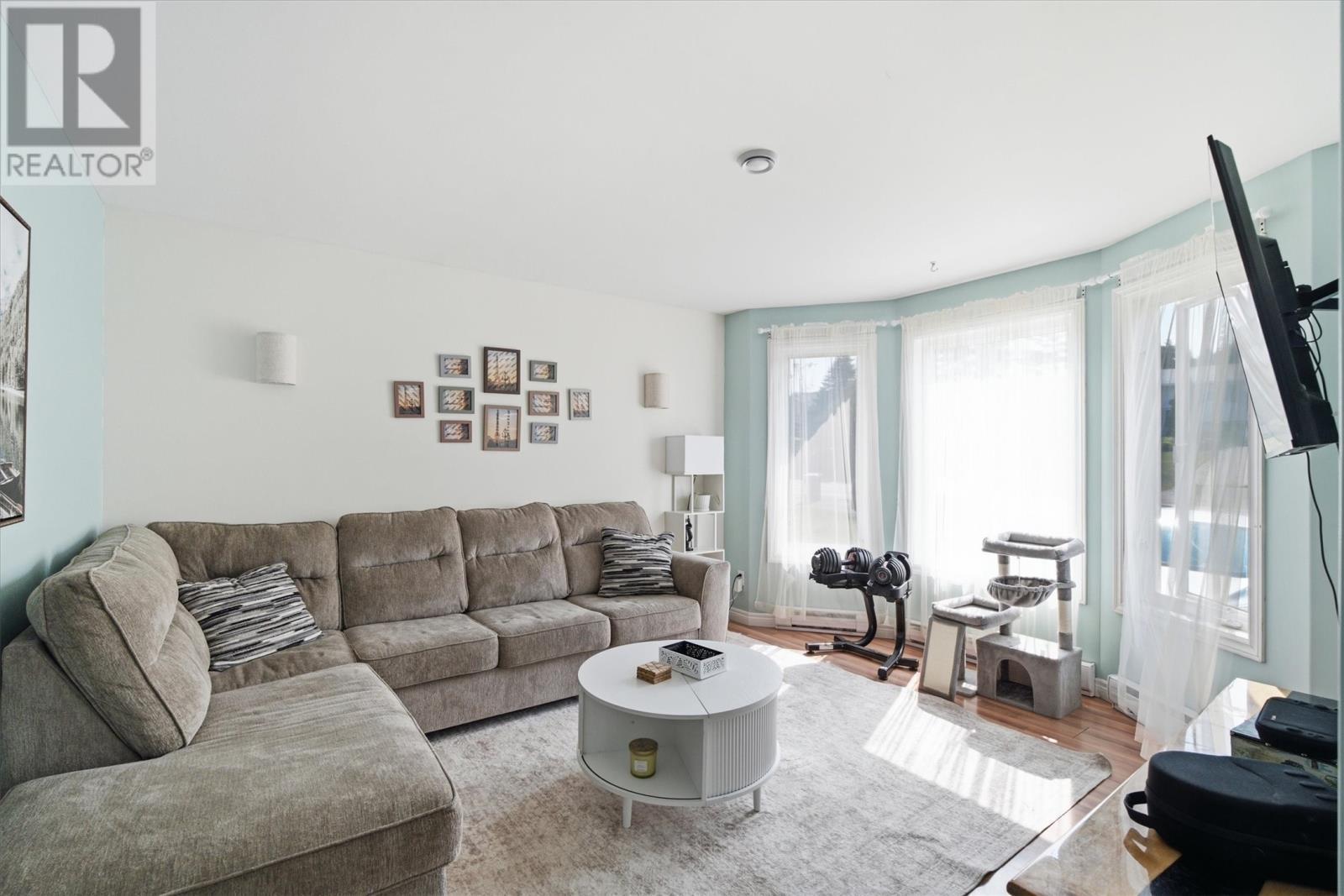 134 St. Thomas Line, Paradise, NL - Indoor Photo Showing Living Room