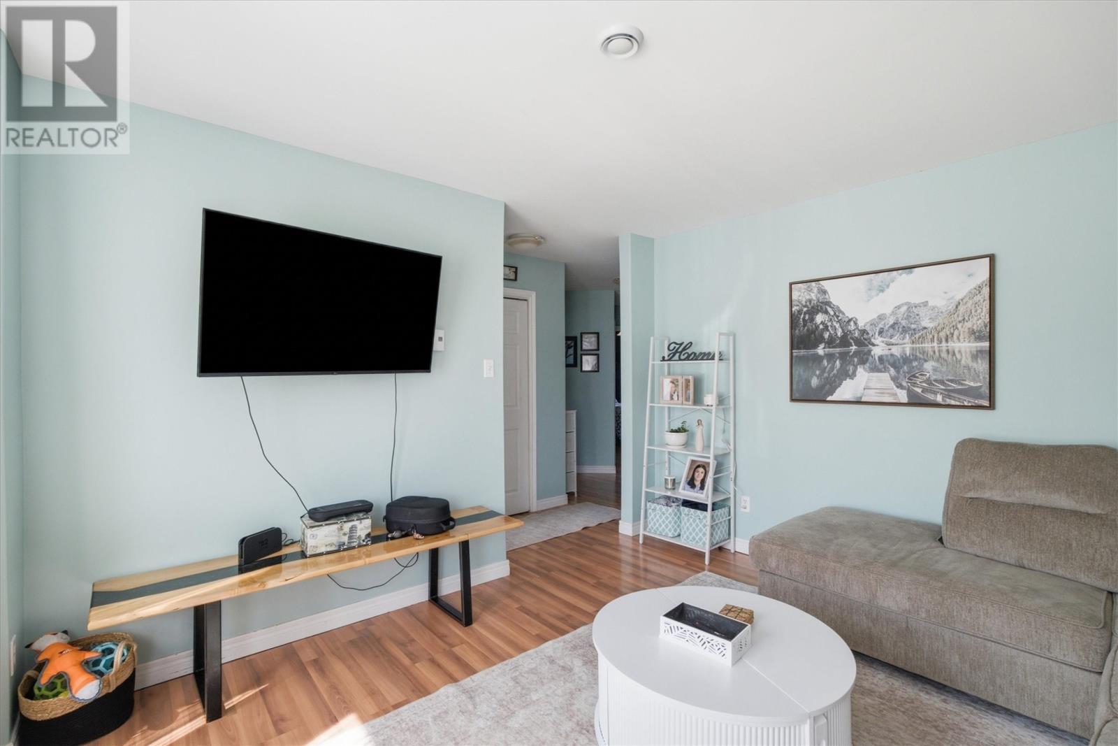 134 St. Thomas Line, Paradise, NL - Indoor Photo Showing Living Room