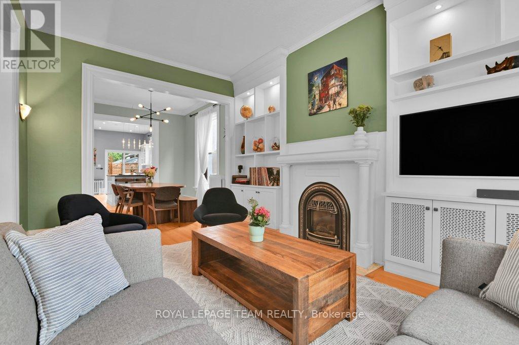7 Third Avenue, Ottawa, ON - Indoor Photo Showing Living Room With Fireplace