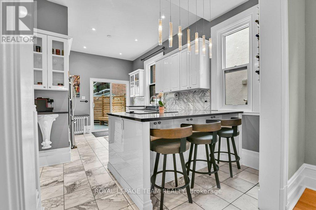 7 Third Avenue, Ottawa, ON - Indoor Photo Showing Kitchen
