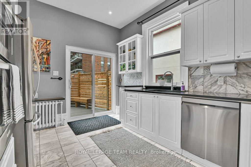 7 Third Avenue, Ottawa, ON - Indoor Photo Showing Kitchen
