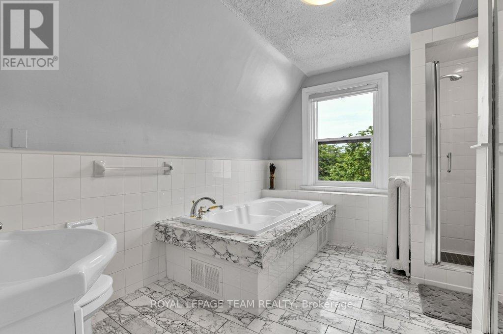 7 Third Avenue, Ottawa, ON - Indoor Photo Showing Bathroom