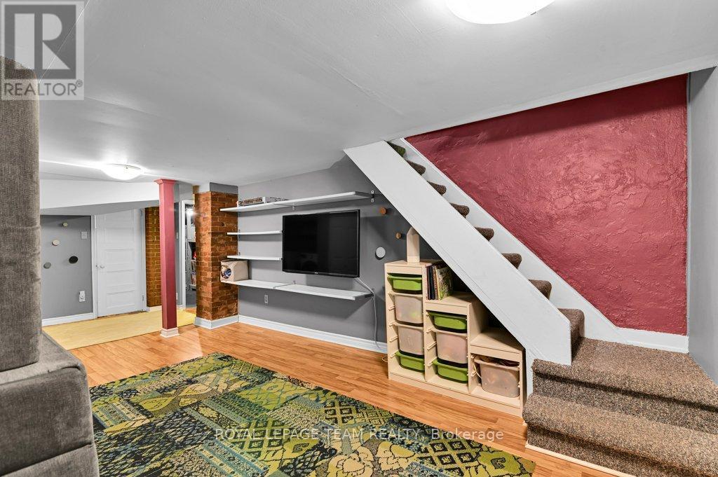 7 Third Avenue, Ottawa, ON - Indoor