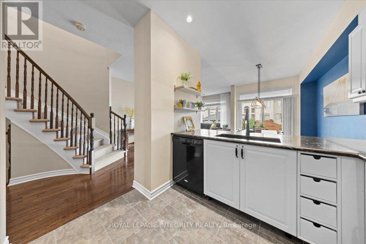 1433 Comfrey Crescent, Ottawa, ON - Indoor Photo Showing Kitchen