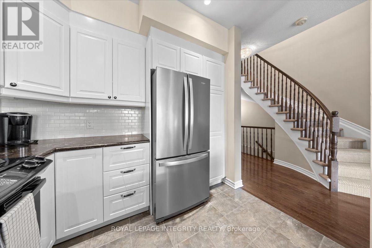 1433 Comfrey Crescent, Ottawa, ON - Indoor Photo Showing Kitchen
