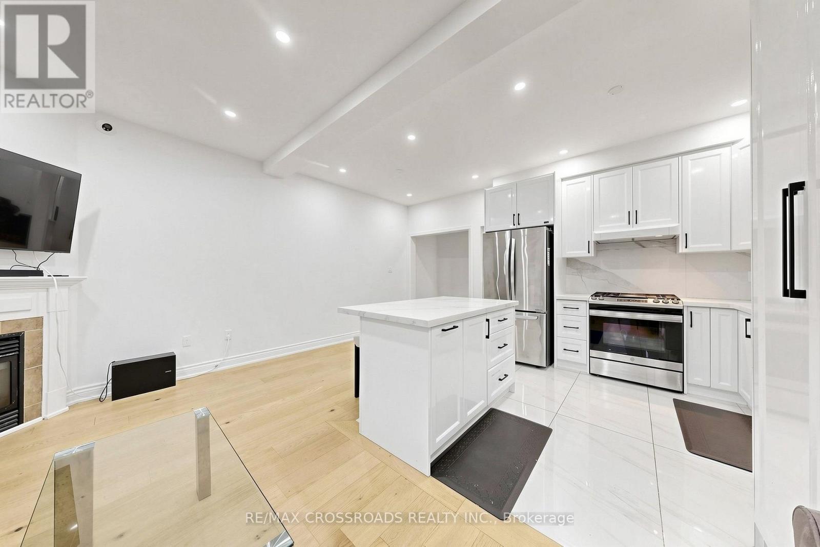 82 Jack Monkman Crescent, Markham, ON - Indoor Photo Showing Kitchen With Stainless Steel Kitchen