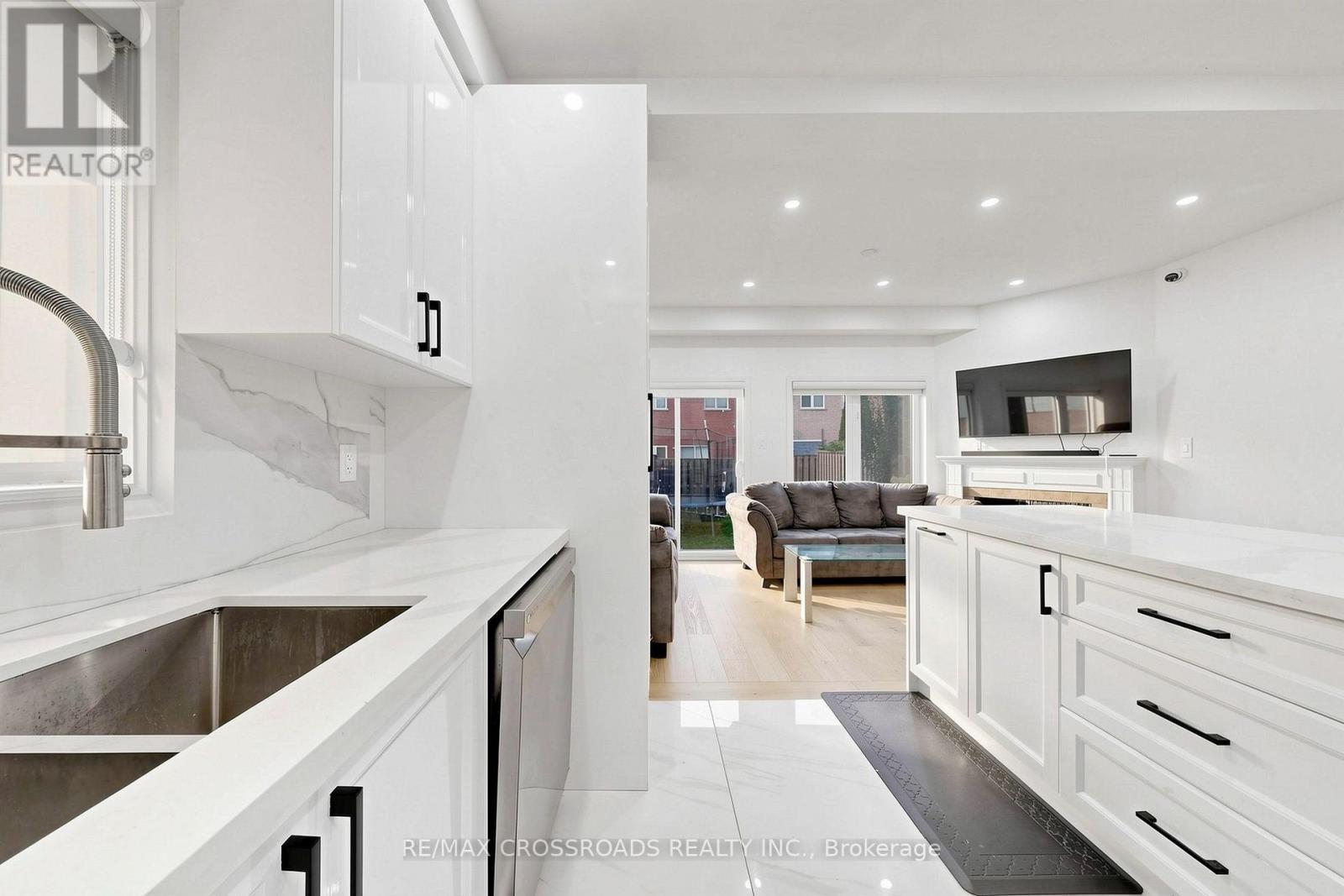 82 Jack Monkman Crescent, Markham, ON - Indoor Photo Showing Kitchen