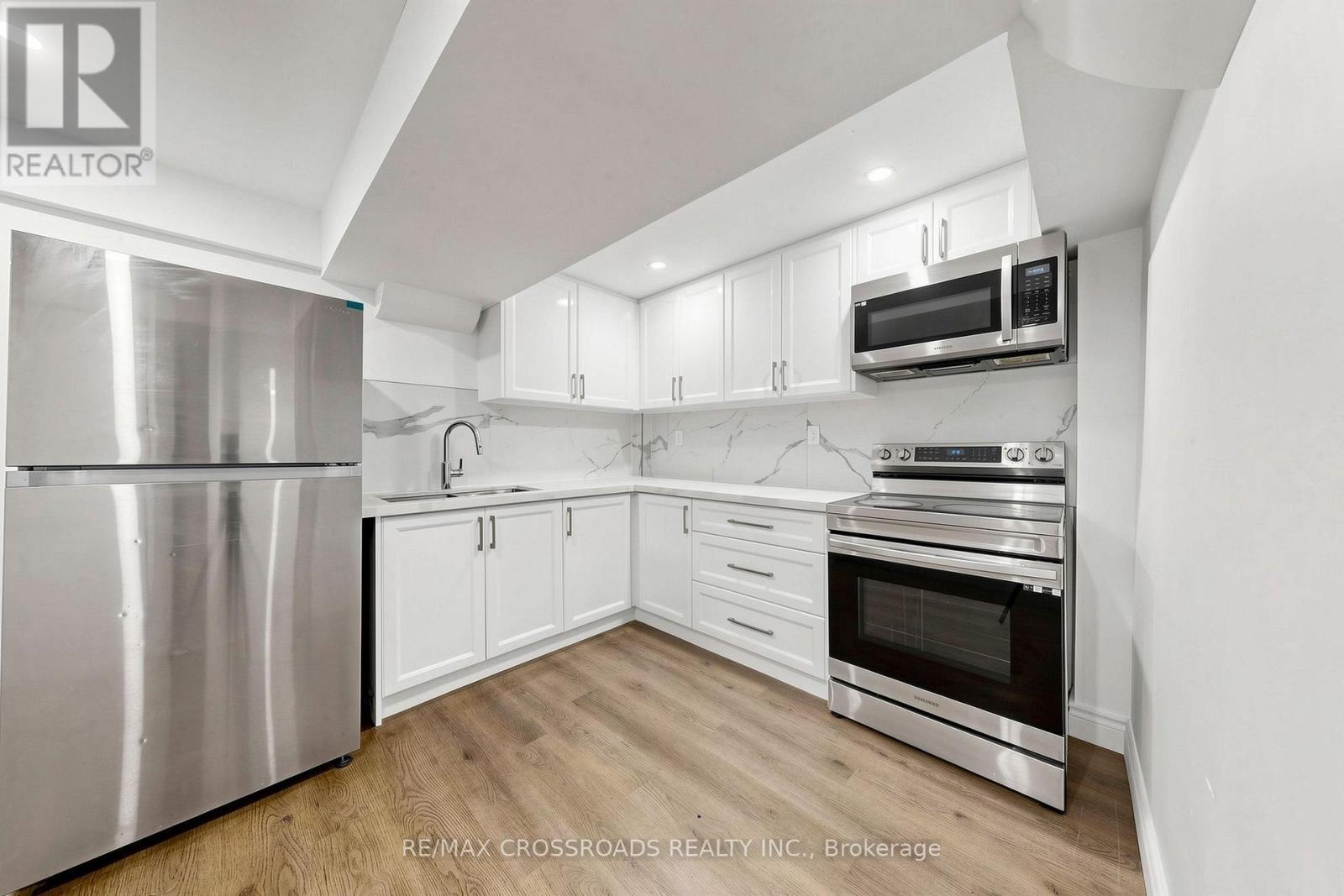 82 Jack Monkman Crescent, Markham, ON - Indoor Photo Showing Kitchen With Stainless Steel Kitchen